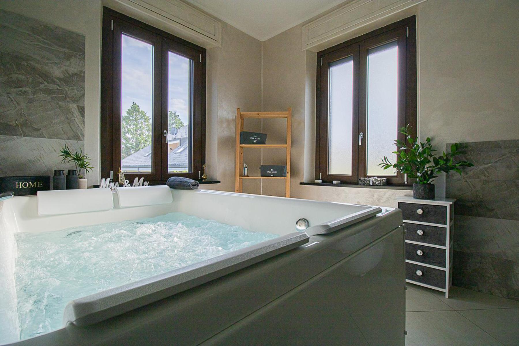 Appartamento In Villa Con Piscina Privata E Jacuzzi Ad Uso Esclusivo Ривароло Канавезе Екстериор снимка